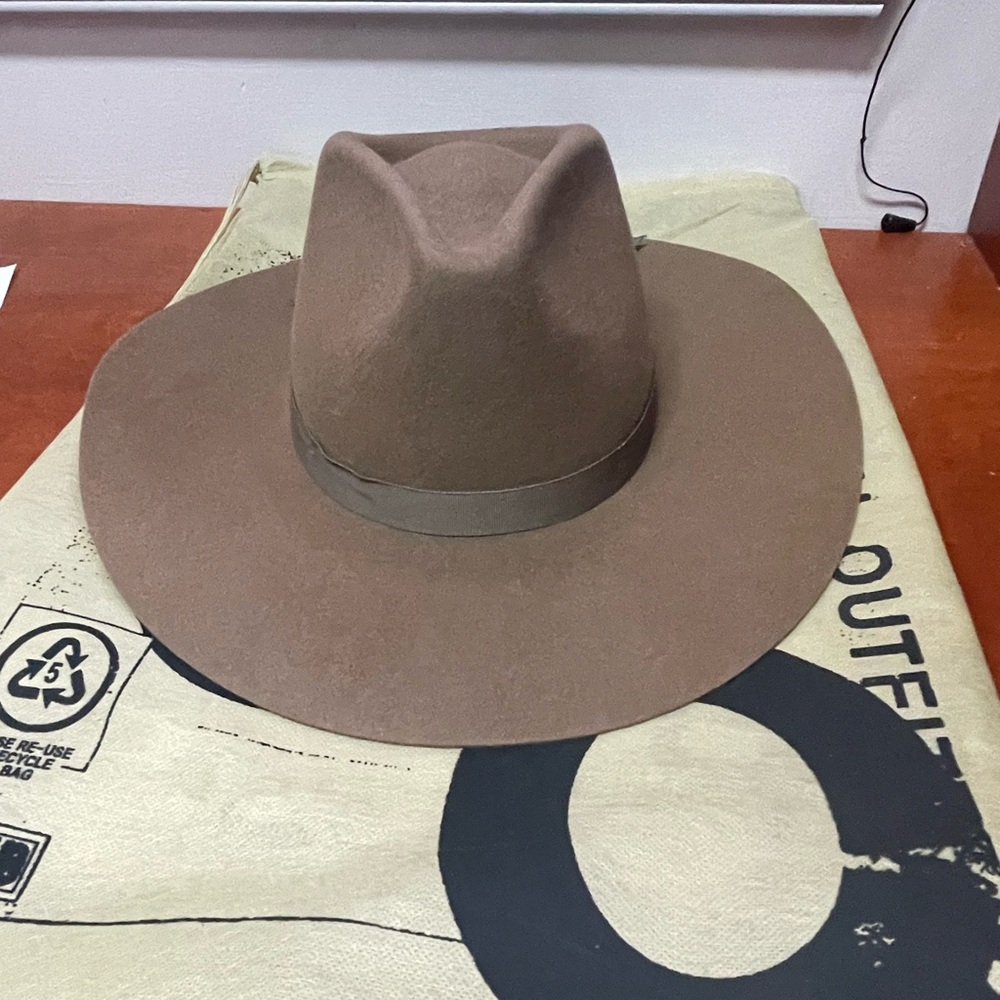 Stylish Tan Hat with Black Band